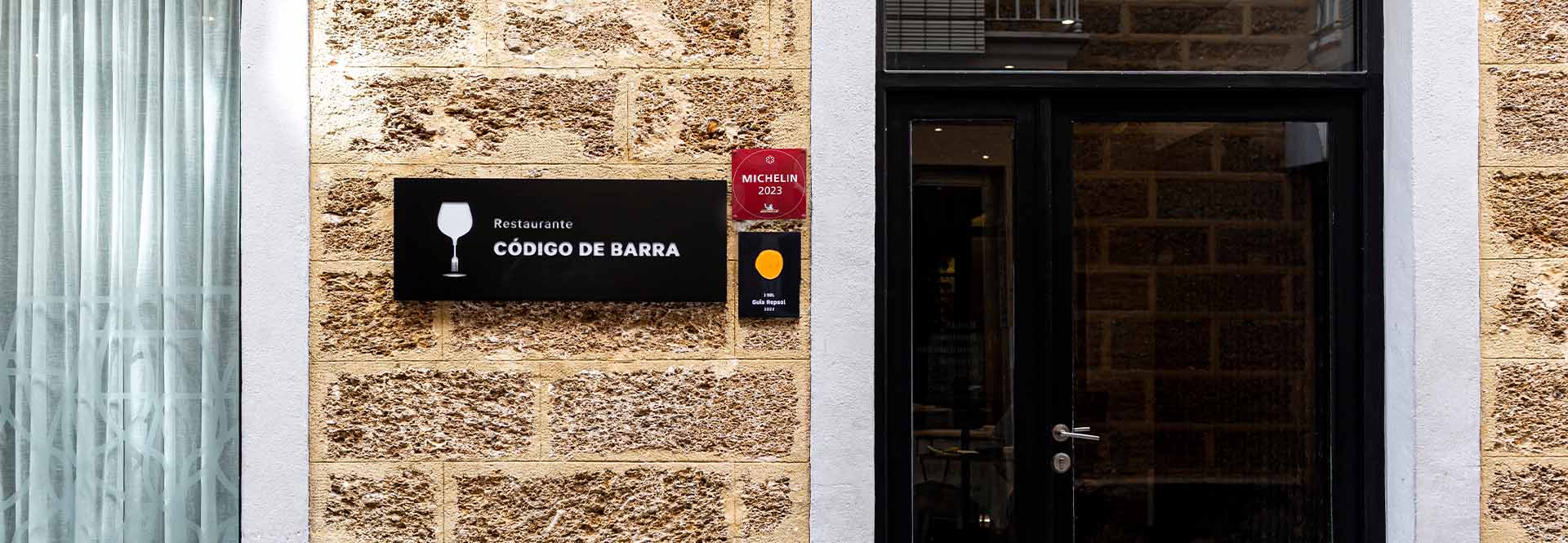 Fachada Código de Barra estrella michelín en Cádiz